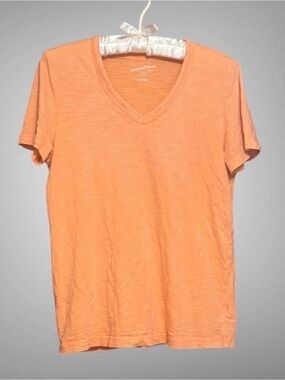 UNIVERSAL THREAD DISTRESSED T SIZE XS
